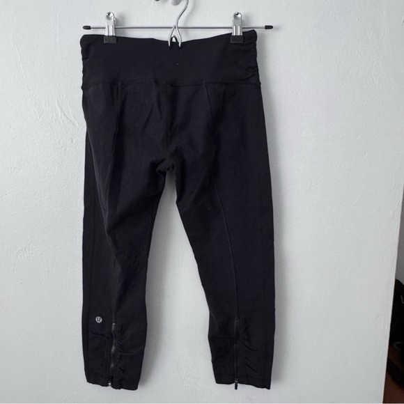 Lululemon black crop with zipper ankle Size 6 - Picture 5 of 5
